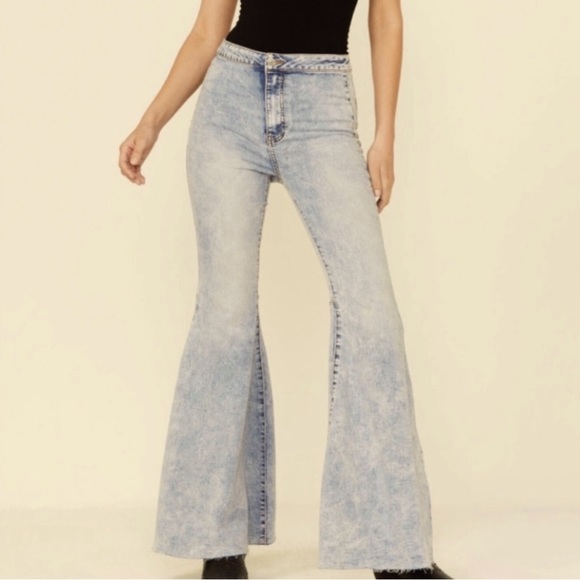 NWT sz 28 Flare Jeans. Reasonable offers welcome. - Picture 1 of 7